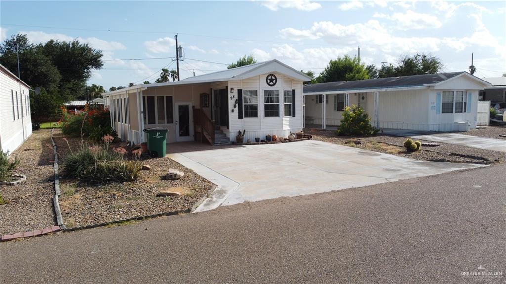 Photo 3 of 98 Lampshire Avenue