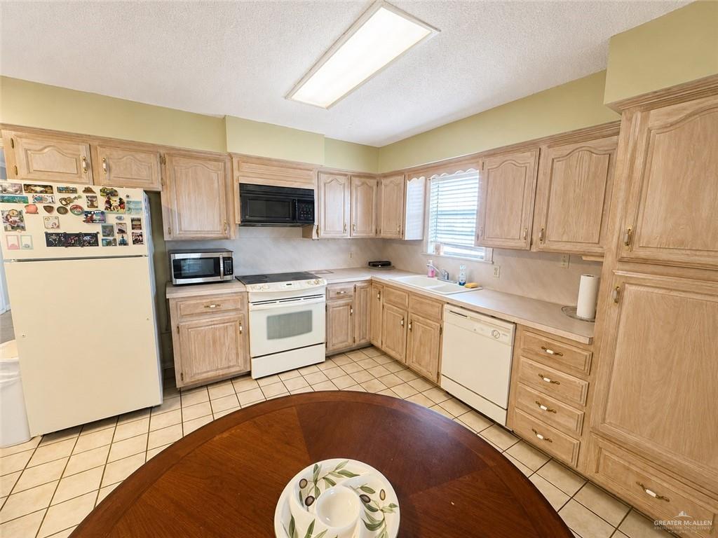 Photo 8 of 1622 Raul Longoria Road