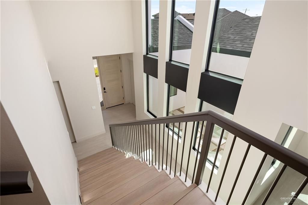 Photo 10 of 2606 Vancouver Avenue