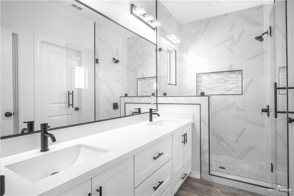 Photo 10 of 3625 Diamondhead Avenue