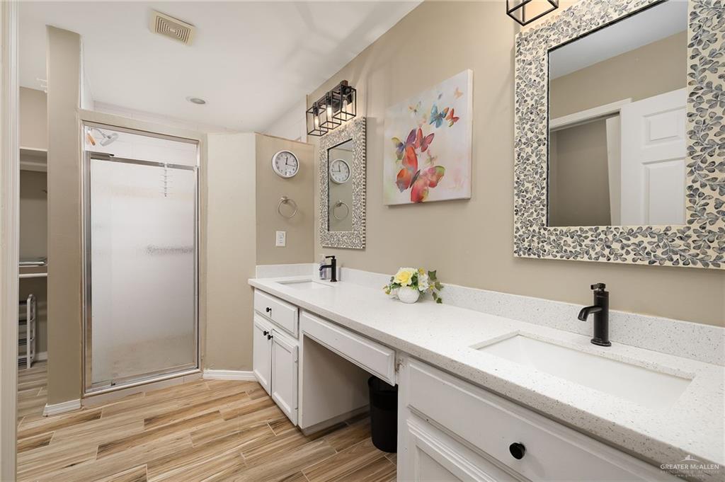 Photo 11 of 819 Quail Hollow Drive