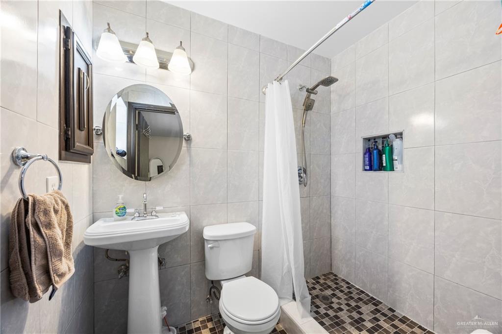 Photo 10 of 2525 Falcon Avenue