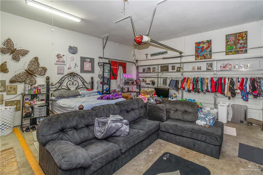 Photo 11 of 1405 La Ciniega Drive