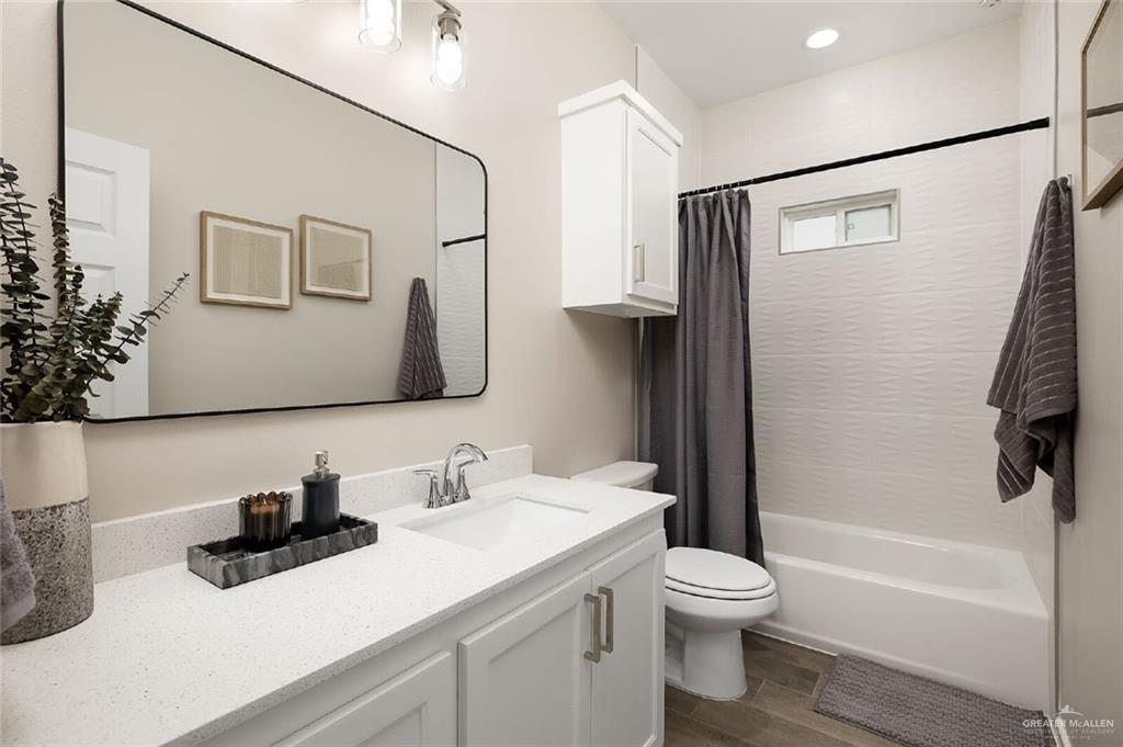 Photo 10 of 2705 Hayes Avenue #2