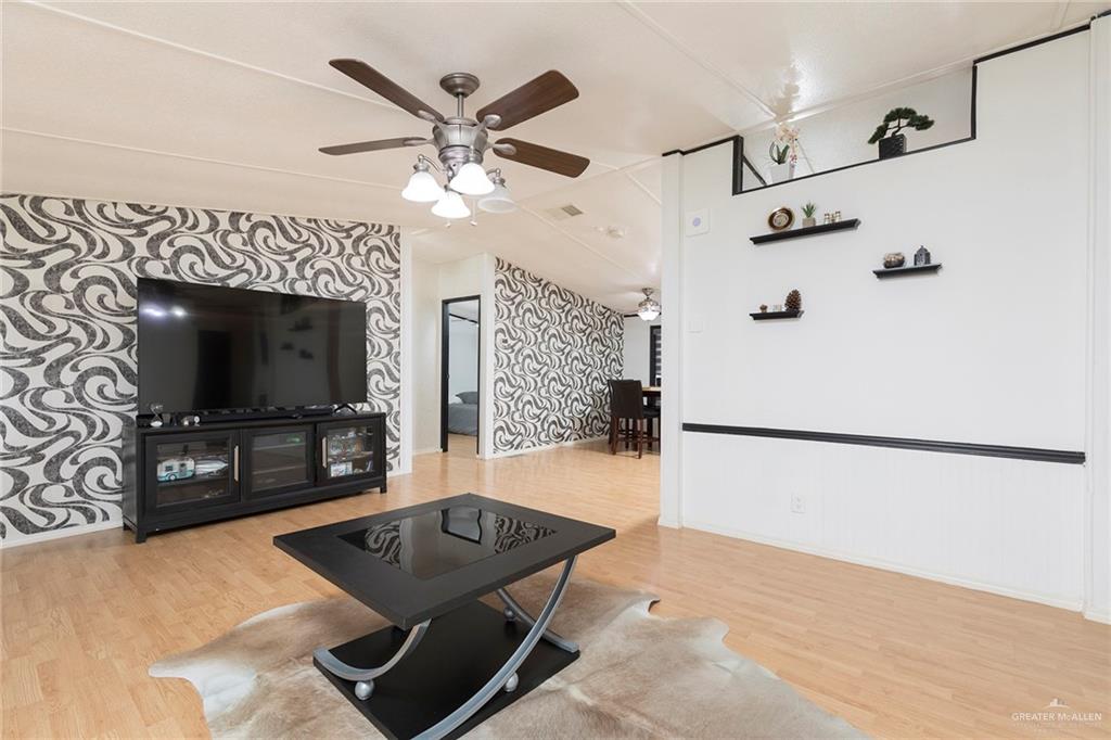 Photo 4 of 2813 Montgomery Drive