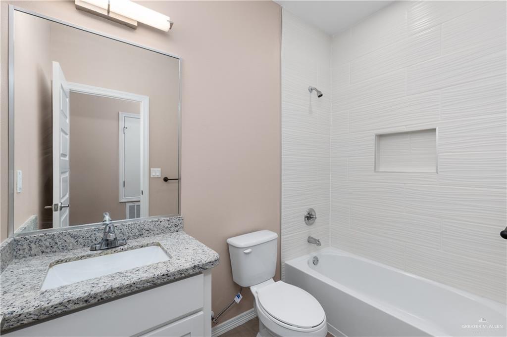 Photo 9 of 3104 Kenwood Street