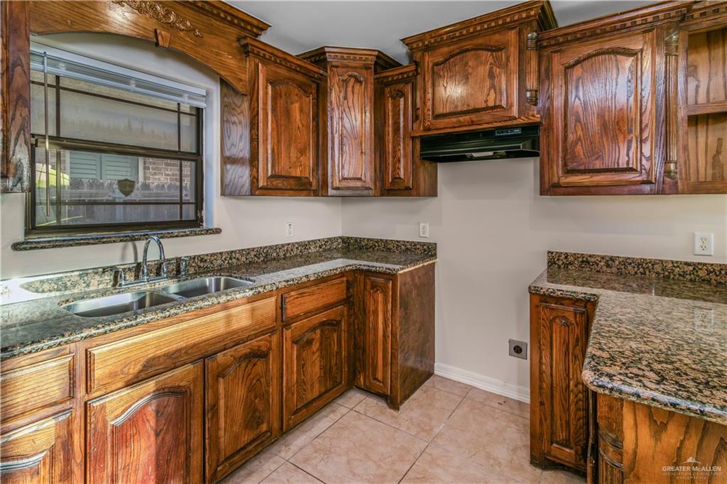 Photo 5 of 1332 Royal Palm Street