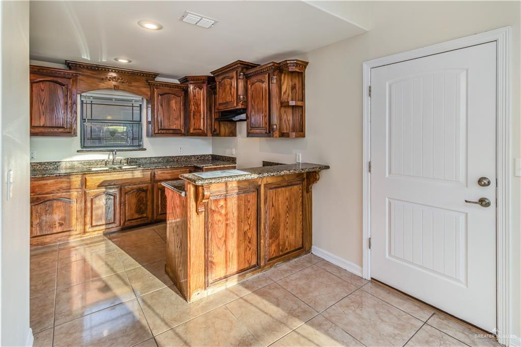 Photo 6 of 1332 Royal Palm Street