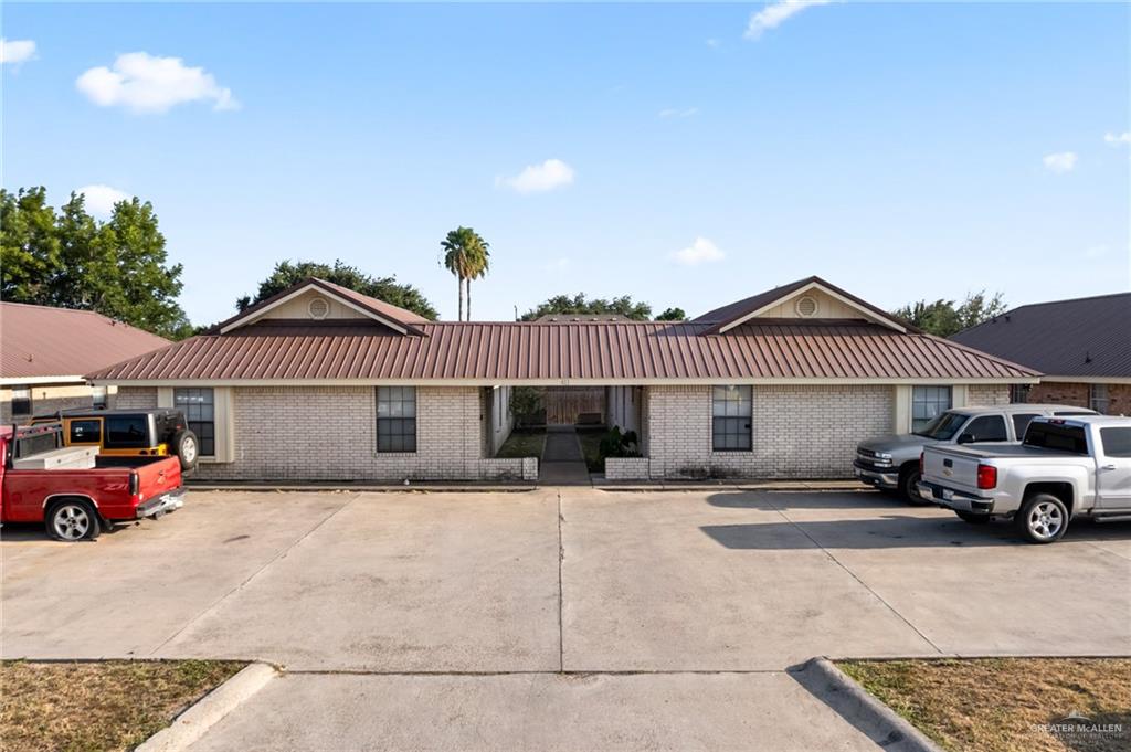 Photo 1 of 411 Date Palm Street, Donna