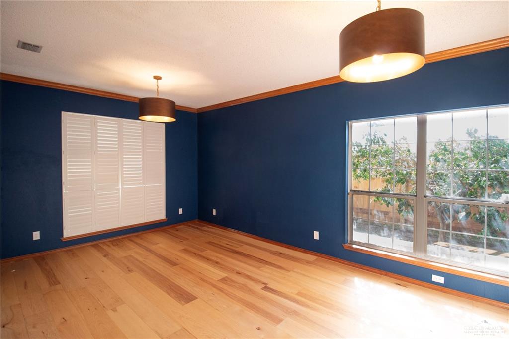 Photo 5 of 2105 Emory Avenue