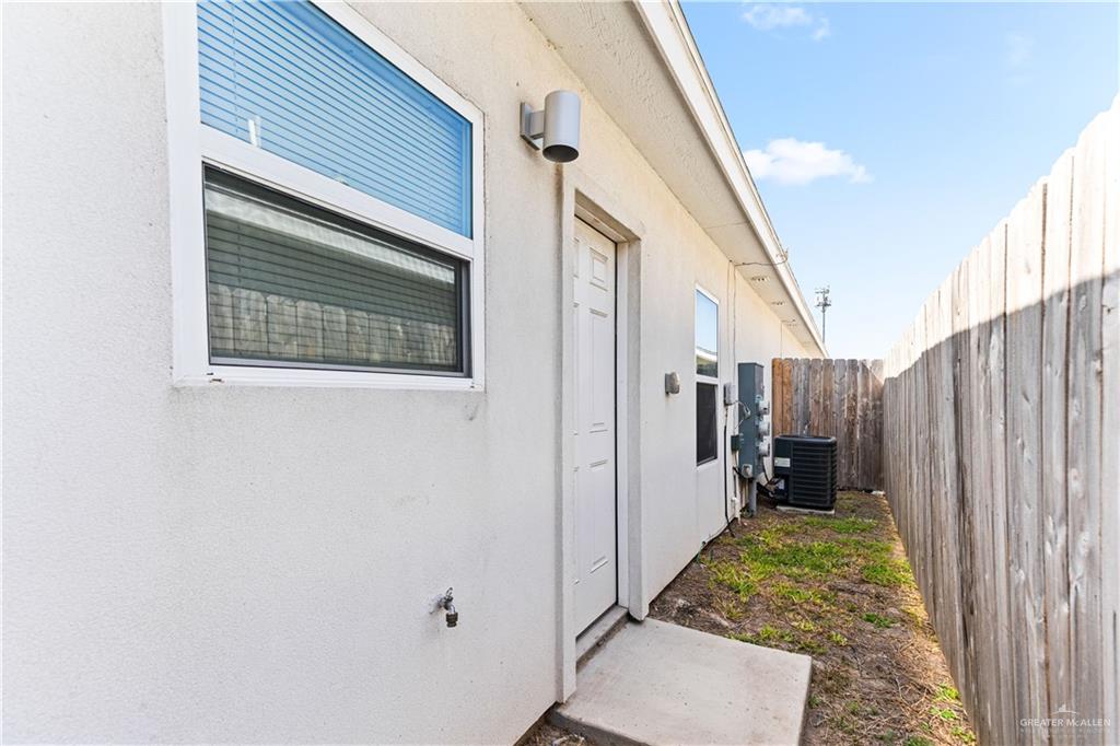 Photo 11 of 2919 Driftwood Street #4
