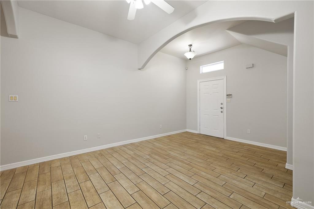 Photo 4 of 1521 Mcintyre Street #1