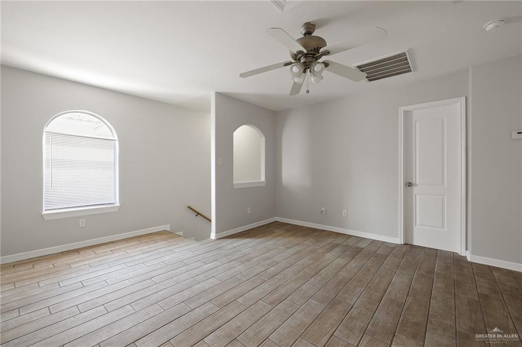 Photo 8 of 1521 Mcintyre Street #1