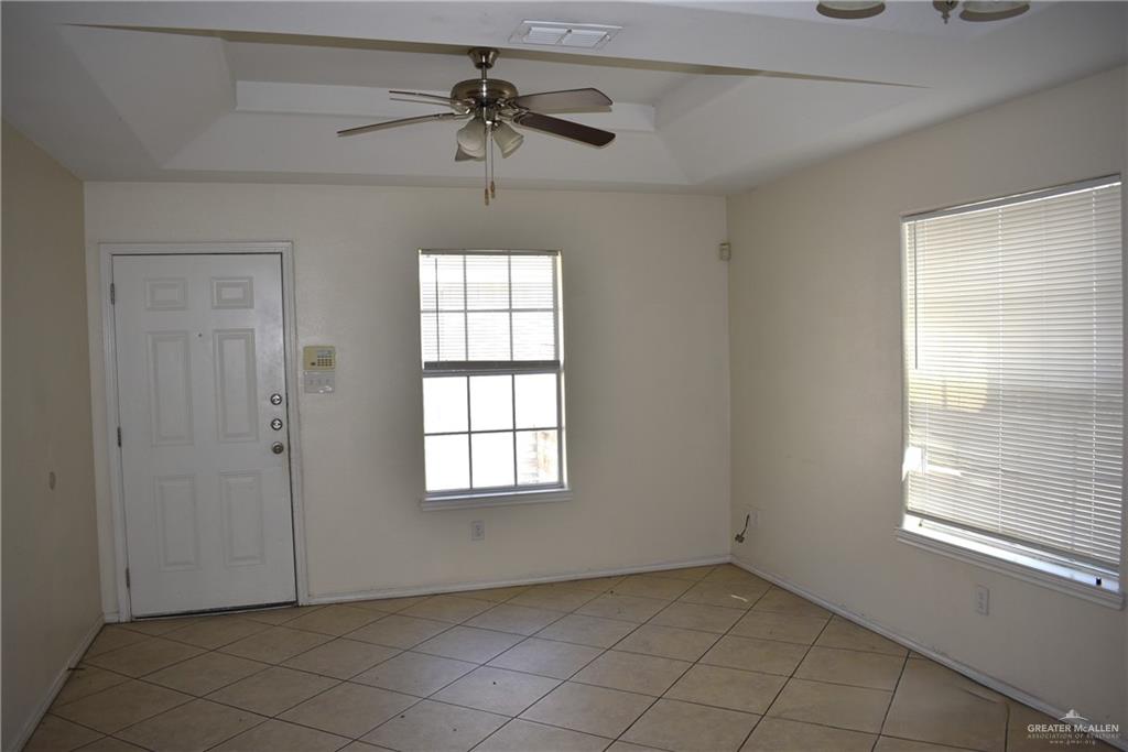 Photo 4 of 301 Albatross Avenue