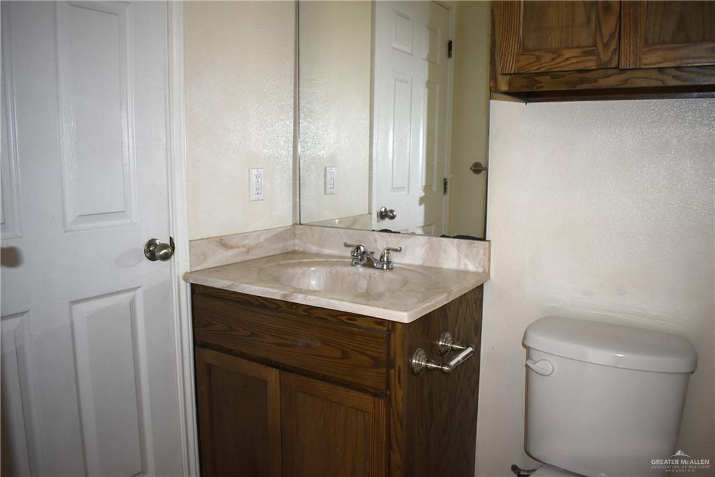 Photo 7 of 301 Albatross Avenue