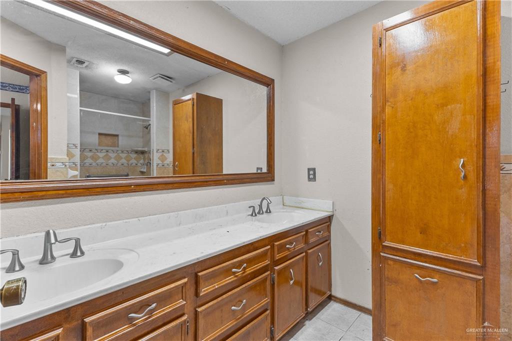 Photo 19 of 1222 Doe Street