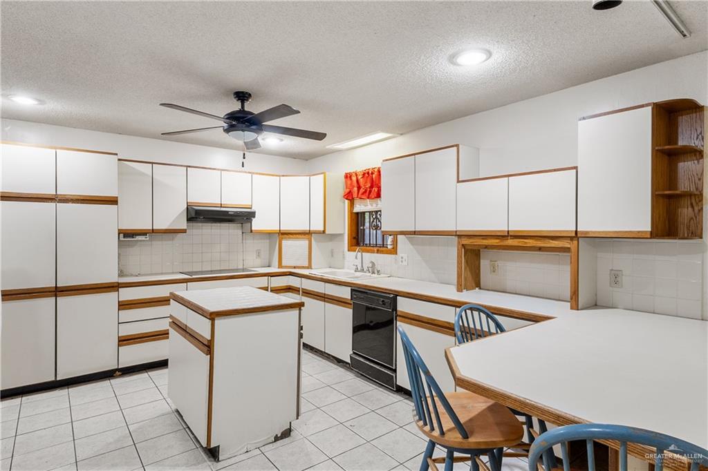 Photo 8 of 1222 Doe Street