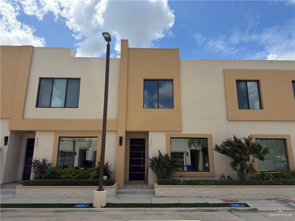 Photo 1 of 231 Canary Avenue, McAllen