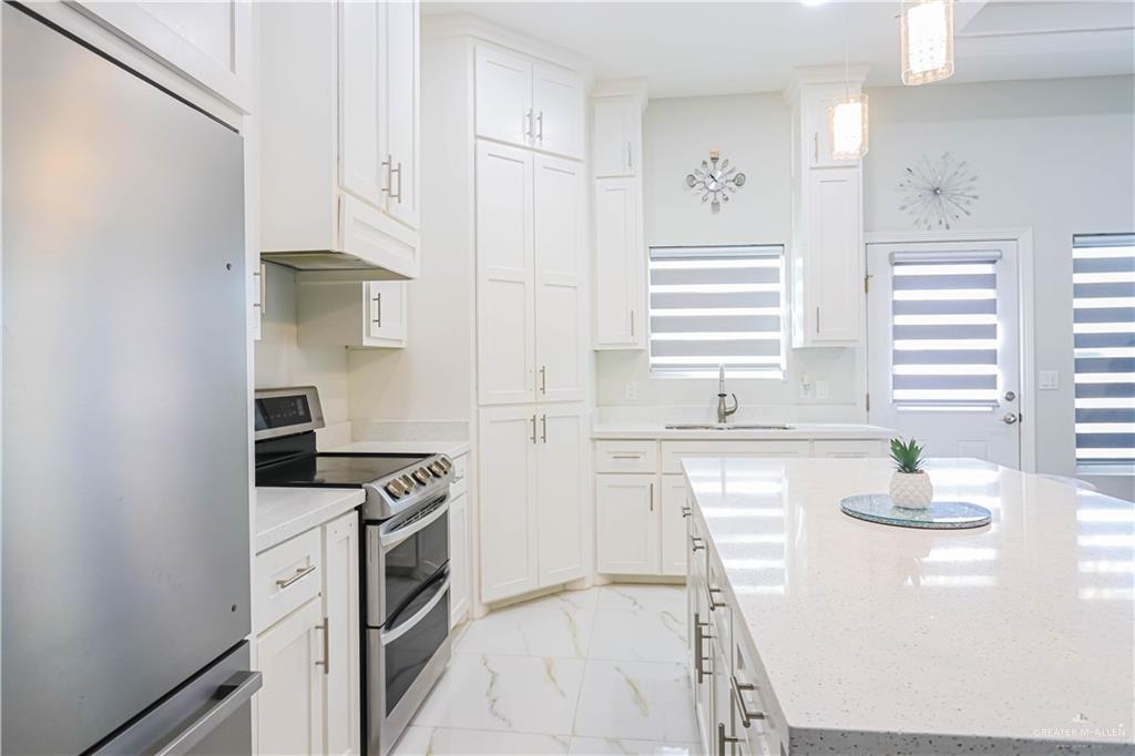 Photo 6 of 823 Whitewing Street