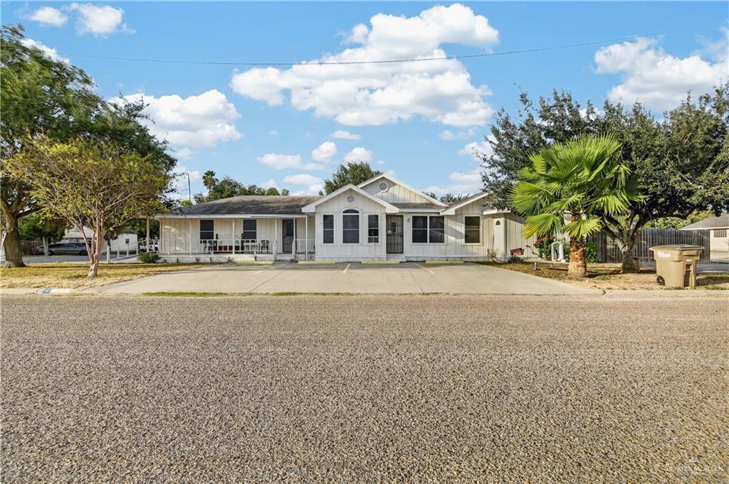 Photo 1 of 104 Roberts Avenue, Donna