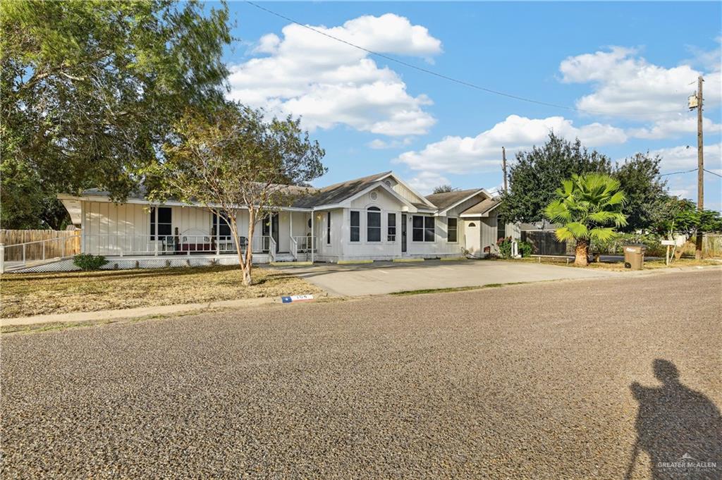 Photo 2 of 104 Roberts Avenue
