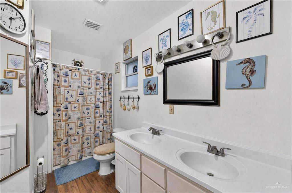 Photo 4 of 104 Roberts Avenue