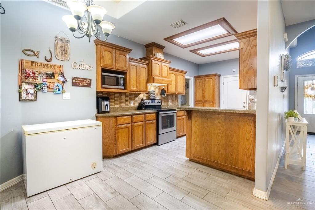 Photo 11 of 704 Oliverio Avenue