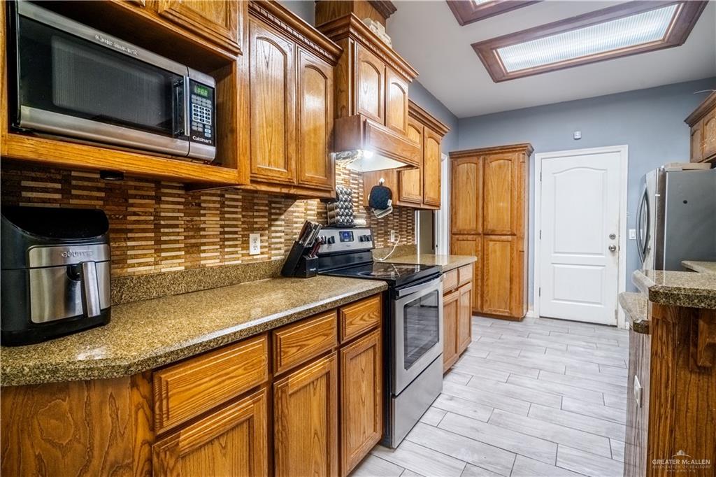 Photo 12 of 704 Oliverio Avenue