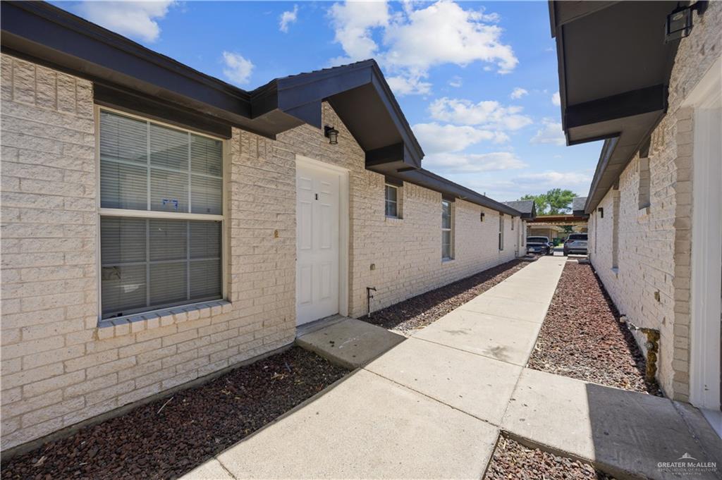 Photo 4 of 2213 Dahlia Street