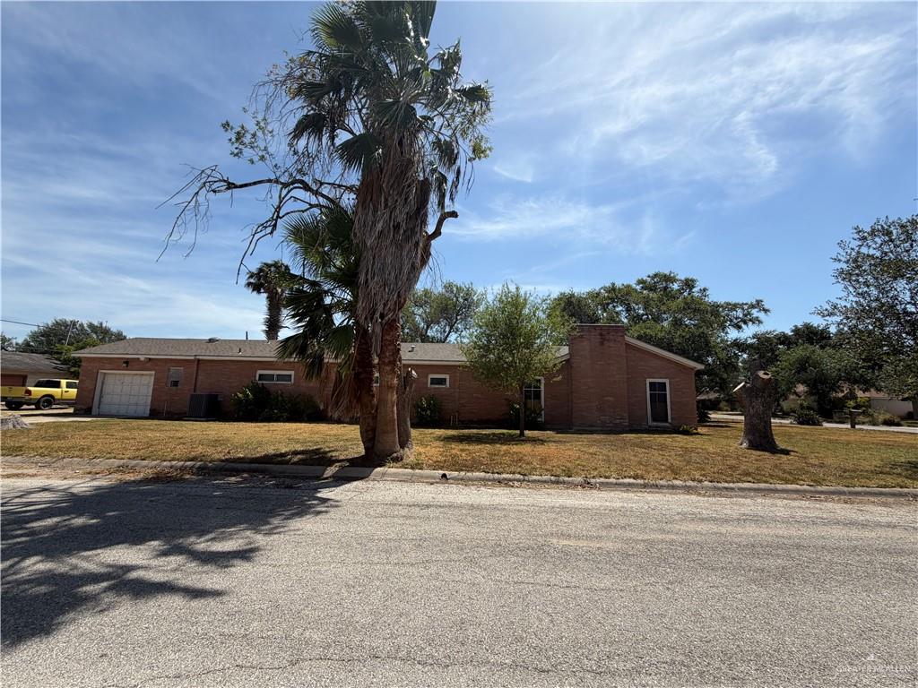 Photo 2 of 638 Rodriguez Avenue