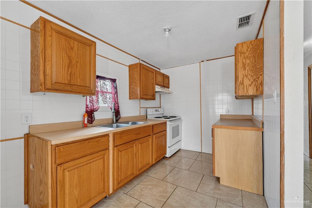 Photo 4 of 4006 Salinas Street