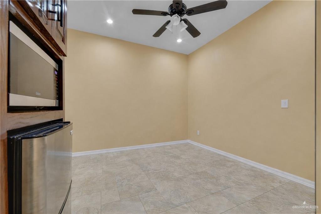 Photo 17 of 1116 Prado Drive