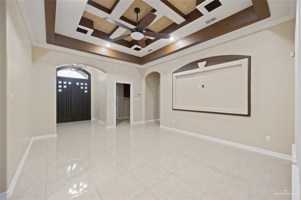 Photo 3 of 608 Biyaneta Avenue
