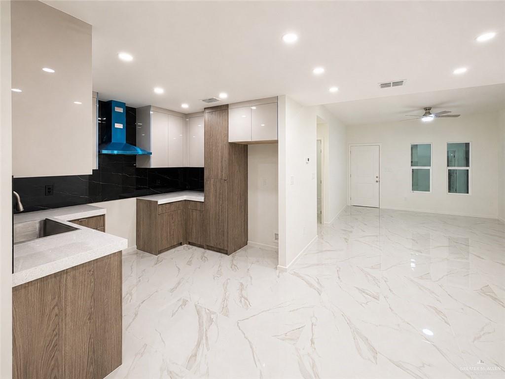 Photo 7 of 214 Barcelona Drive