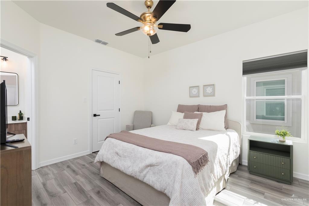 Photo 10 of 1006 Clarence Avenue #2