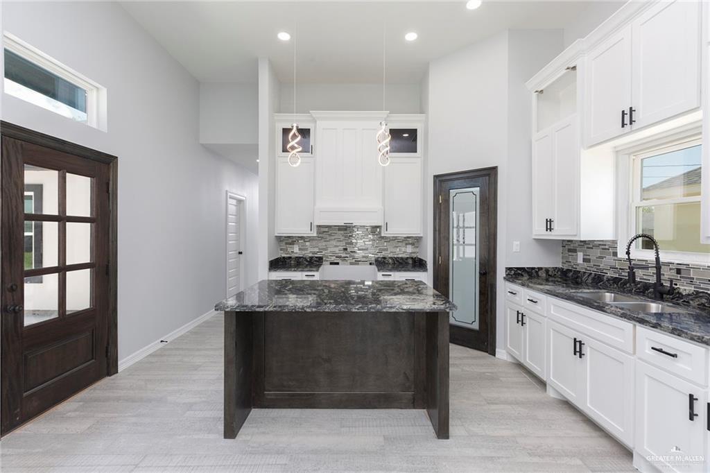 Photo 8 of 605 Juan Seguin Street