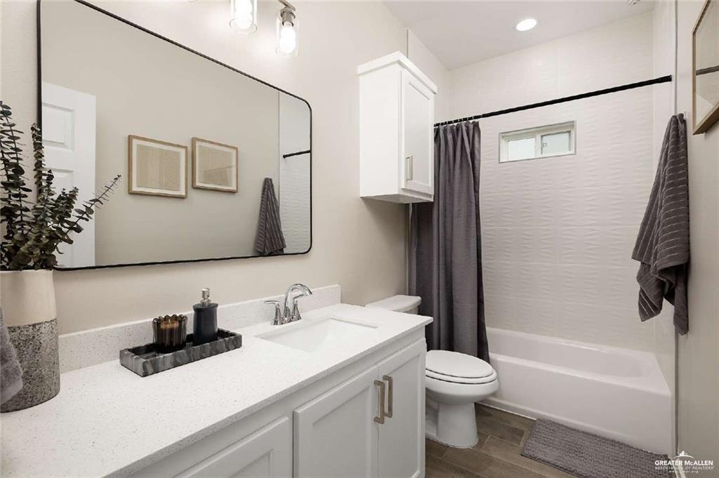 Photo 11 of 2704 Harrison Avenue #1