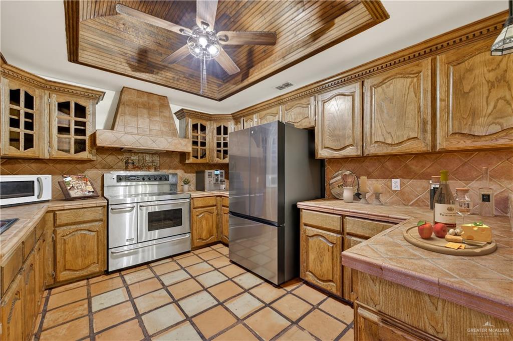 Photo 8 of 701 Camellia Avenue