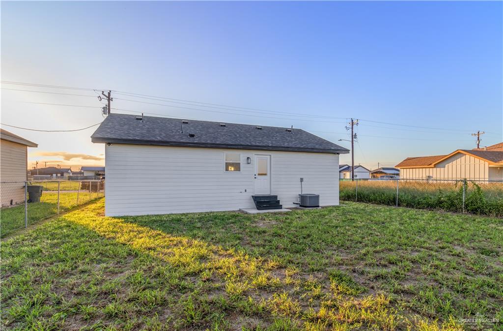 Photo 14 of 3304 Dichoso Avenue