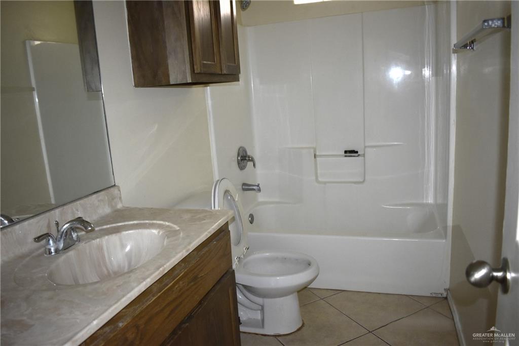 Photo 21 of 306 Albatross Avenue