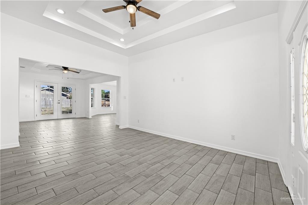 Photo 3 of 312 Dallas Street