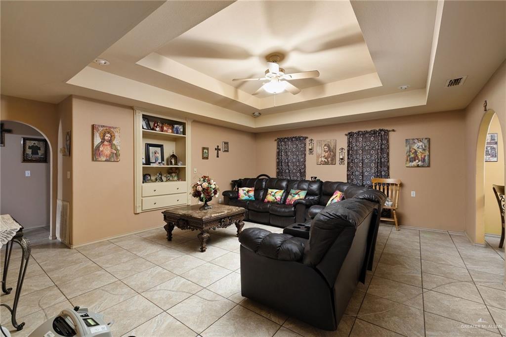 Photo 6 of 285 Tulipan Street