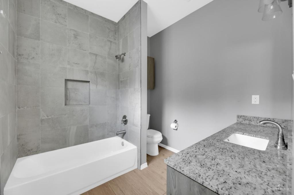 Photo 10 of 2704 Eisenhower Avenue #3
