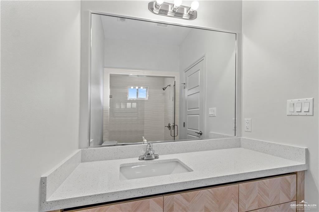 Photo 9 of 215 Diamond Avenue