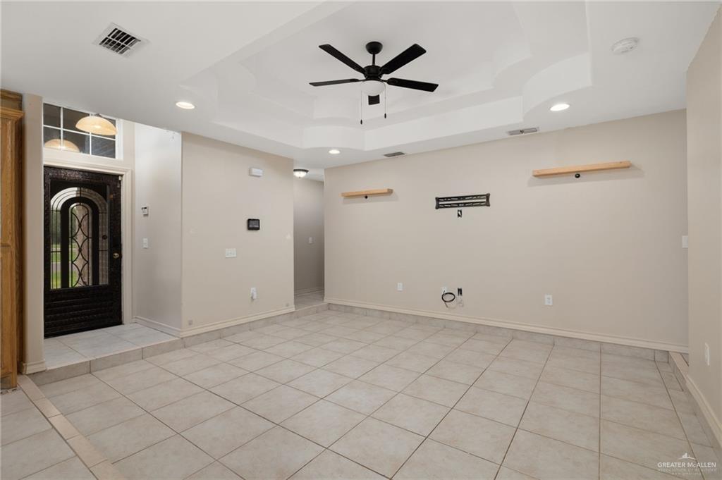 Photo 3 of 192 Laureles Drive