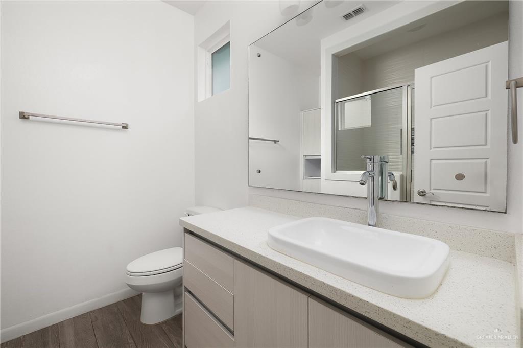 Photo 10 of 907 Carmel Avenue #1