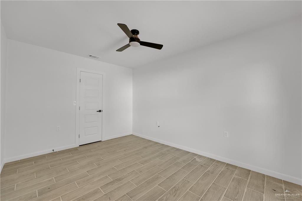 Photo 11 of 1409 Redwood Avenue