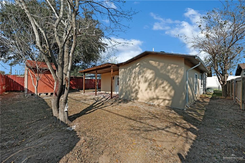 Photo 14 of 1409 Redwood Avenue
