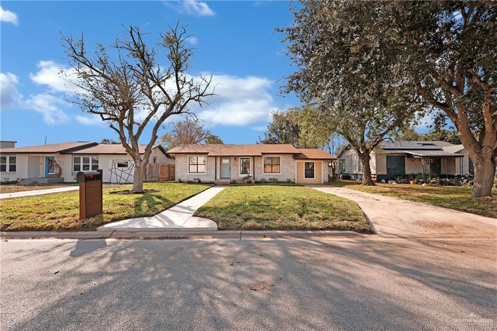 Photo 2 of 1409 Redwood Avenue