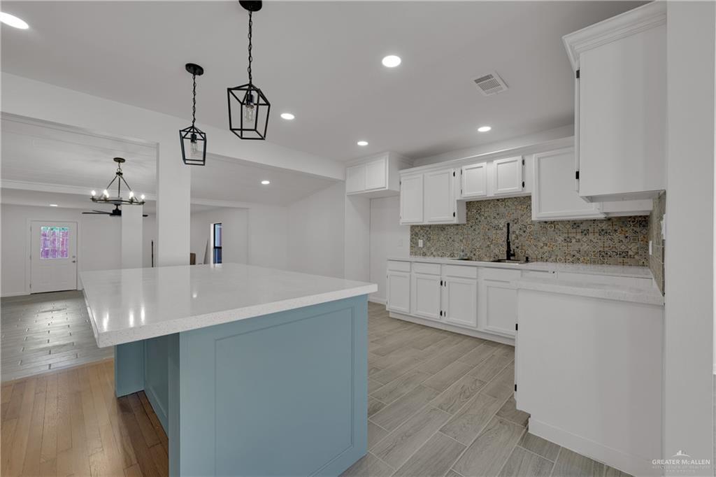 Photo 4 of 1409 Redwood Avenue